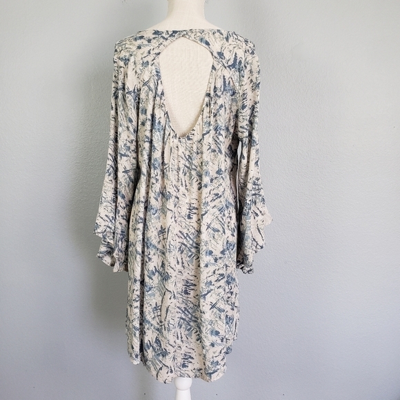 LUSH Asymetrical Hemline Bell Sleeve All Over Print Dress Flowy Lightweight Sz L - Picture 8 of 12